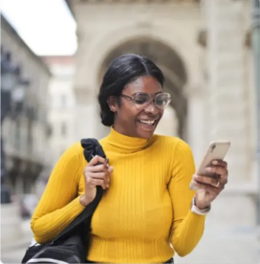 webpeditor_woman-looking-at-phone_(1) (4)